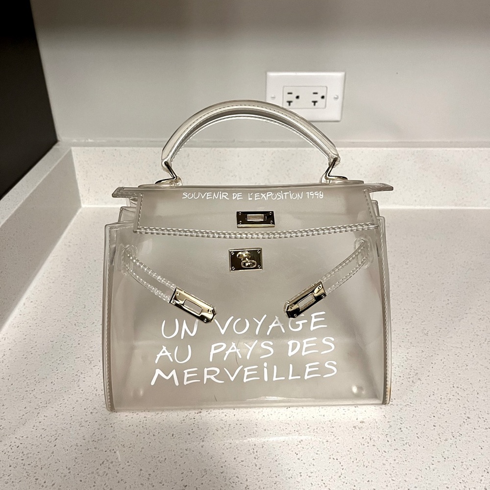 Clear souvenir voyage bag with removable strap